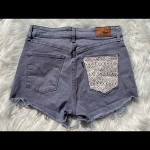 Women’s Levi’s High Waisted Denim Shorts Size 27
